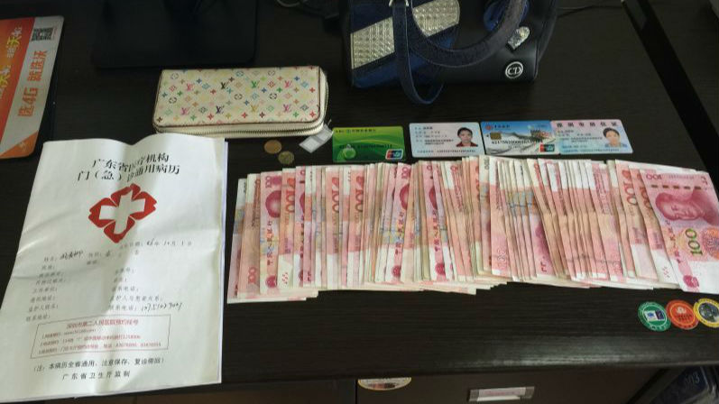 乘客公车上丢万余元现金 司机“完璧归赵” 