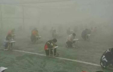 雾霾天河南一中学百名学生室外考试 校长被停职