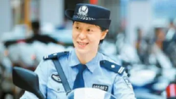女警许薇：穿梭在华强北的“女汉子” 