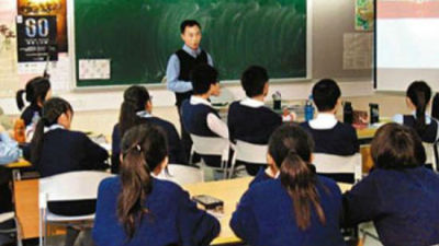 香港教育局正为初中编制15小时基本法更新教材