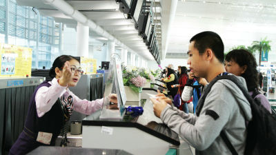 暖心！潮汕机场让自闭症患儿模拟搭乘“专机” 