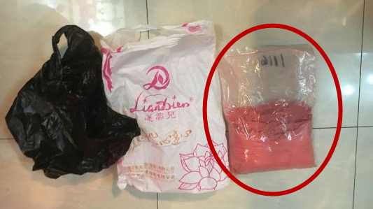 “住家男人”总与人结伴买菜 却被警察识破猫腻