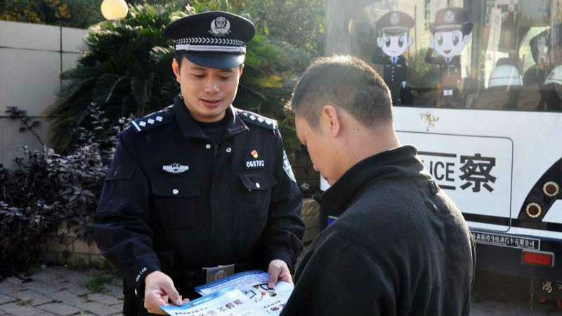 王君：维护社区治安脚要勤