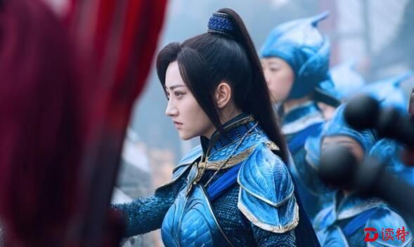 国产电影《长城》上映以来，业内圈外人士口水战迭起，票房乱象之后，影评话题也引发人们对中国电影产业新一轮思考。