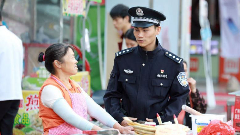 罗军定：善除“杂草”的社区警