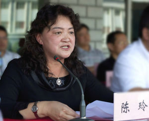 开除“患癌女教师”的女院长深圳有60套房