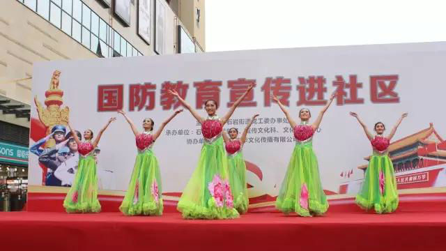 走心演出！国防教育宣传进社区在石岩深入民心