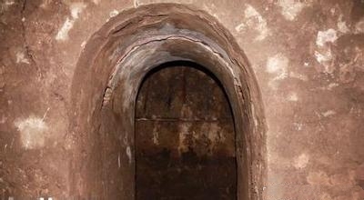 内蒙古辽代贵妃墓出土大量镶嵌金银瓷器