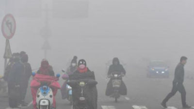 中国大范围重污染天气持续 多地停产限行