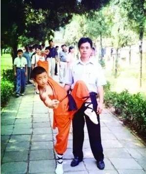 王宝强与汕头教练陈佩强的合影