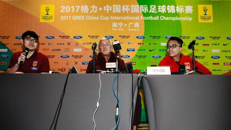 国足备战中国杯，里皮当面打开了表情包
