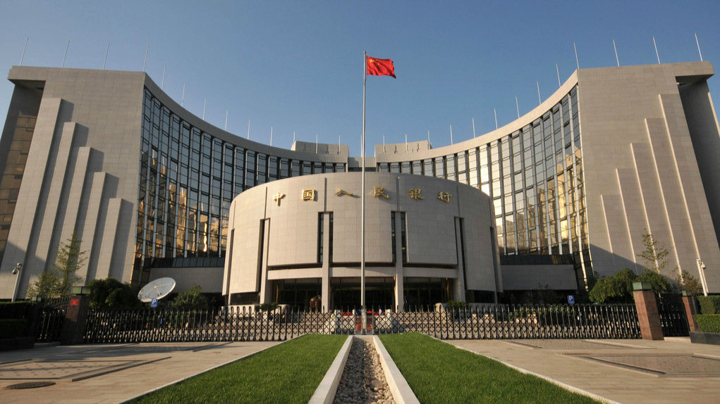 央行：2016年外汇储备下降近3200亿美元