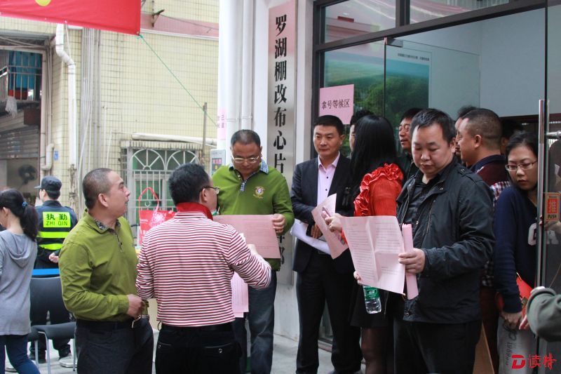 当事人代表发出支持棚改倡议书（注明拍摄：黄洪安）