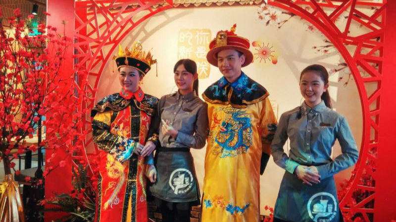 “穿越大戏”深圳上演  麦当劳刮起中国风