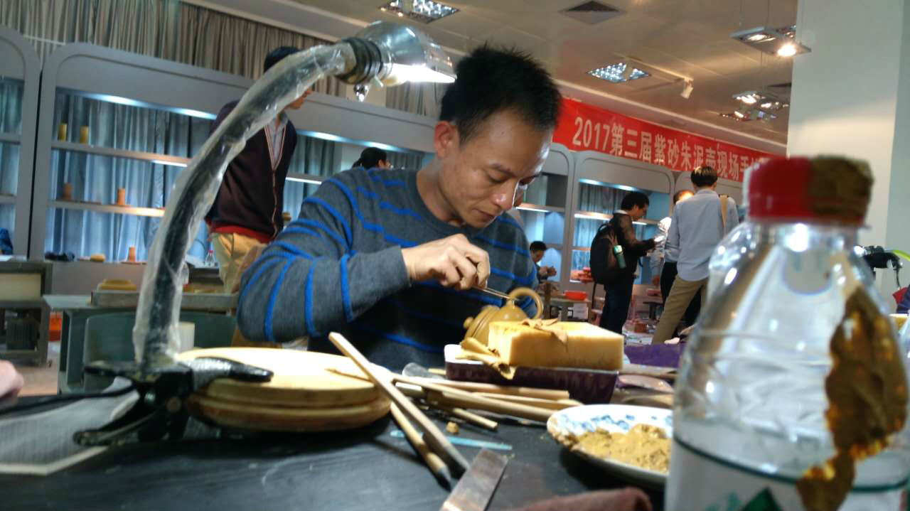 变泥为壶！手拉朱泥壶比赛在潮州举行