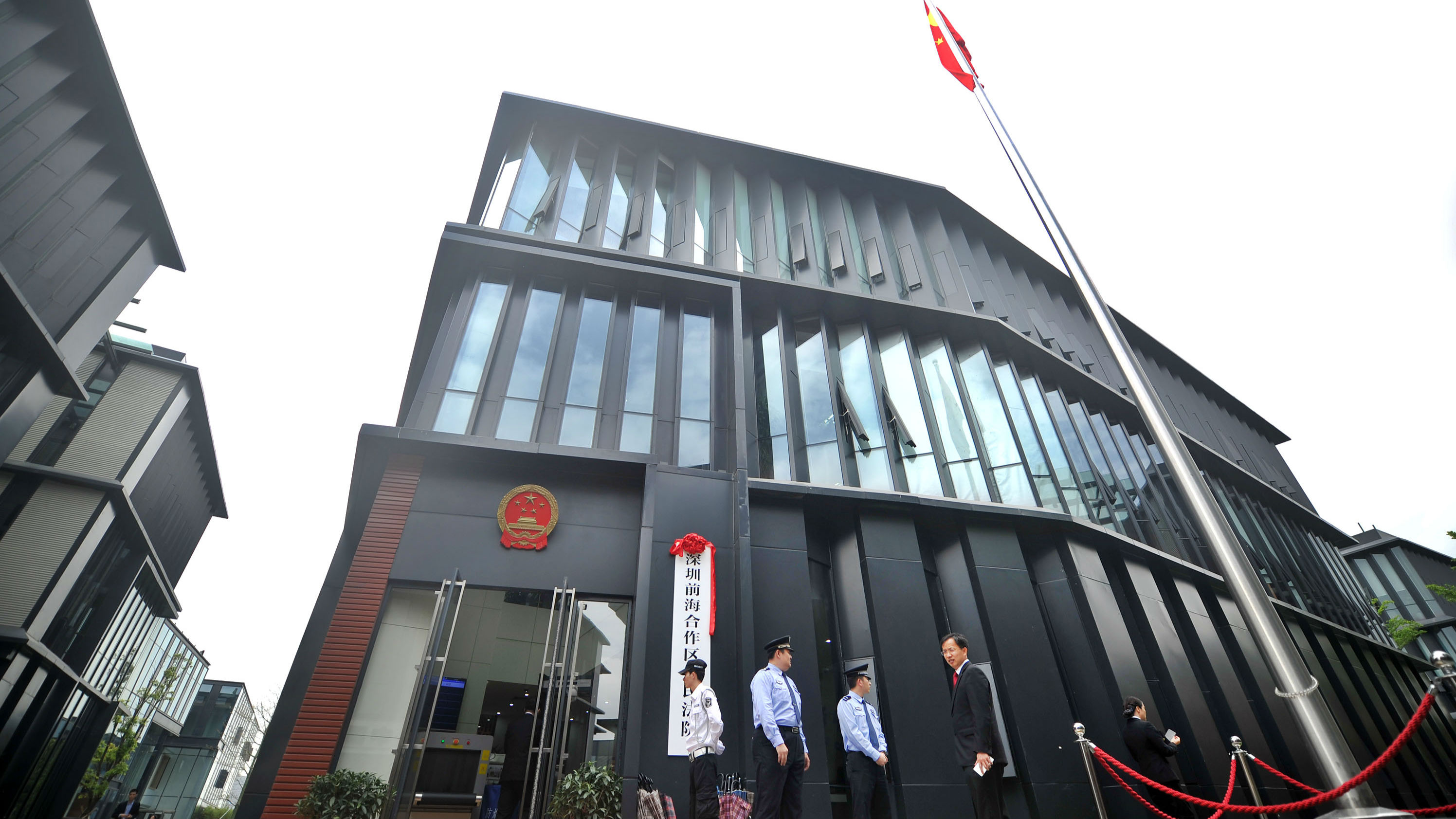 赞！前海法院顺藤摸瓜替企业员工追回150万元