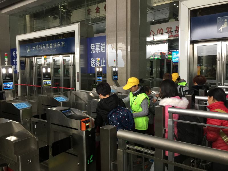厉害！深圳火车站可以“刷脸”验证，5秒通过
