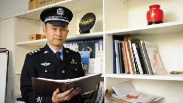 张鹏：破获百亿元特大骗购外汇案