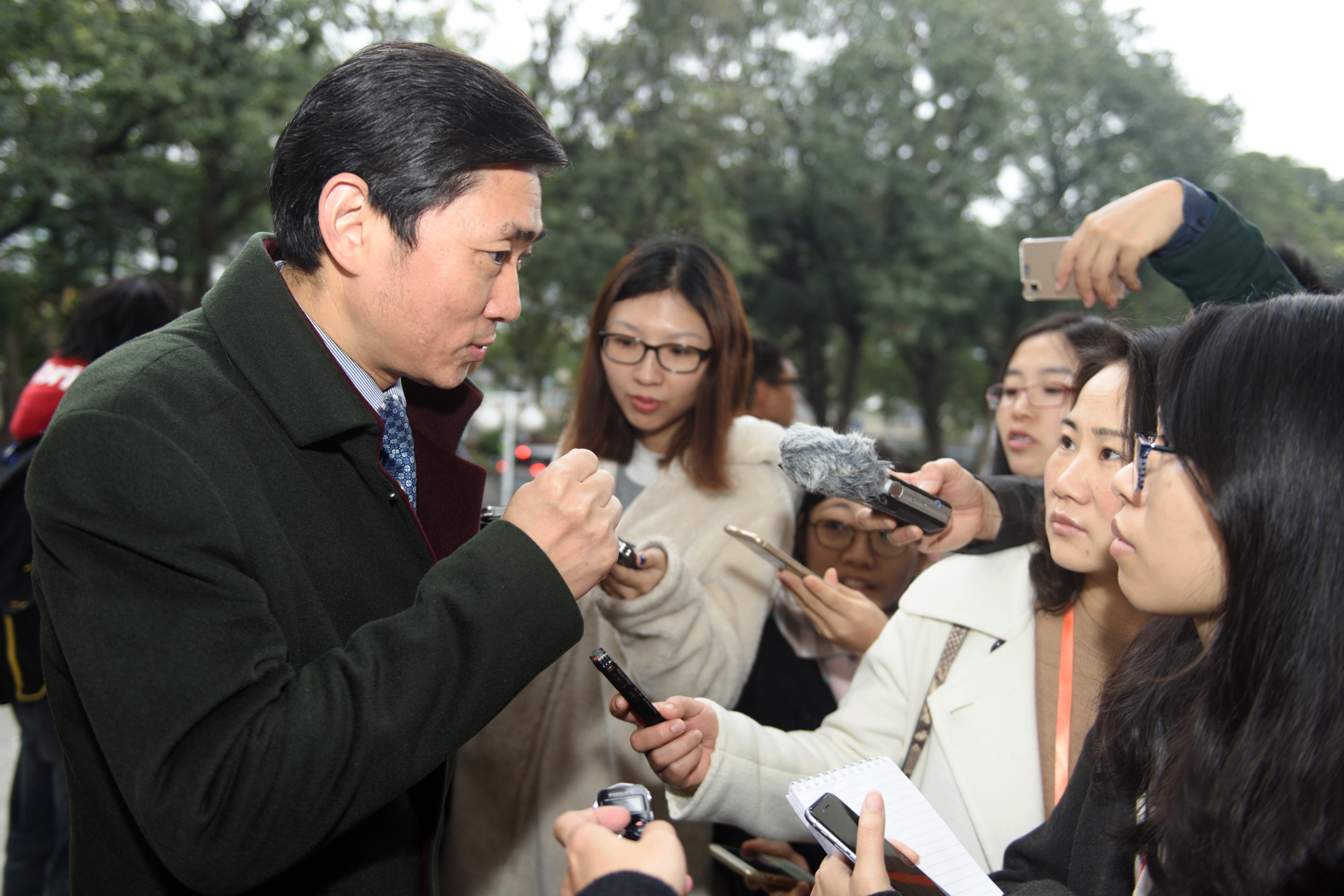 秦鉴委员：让医生从“单位人”变为“社会人”