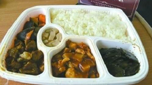 探访高铁盒饭生产基地：15元的盒饭仍在生产
