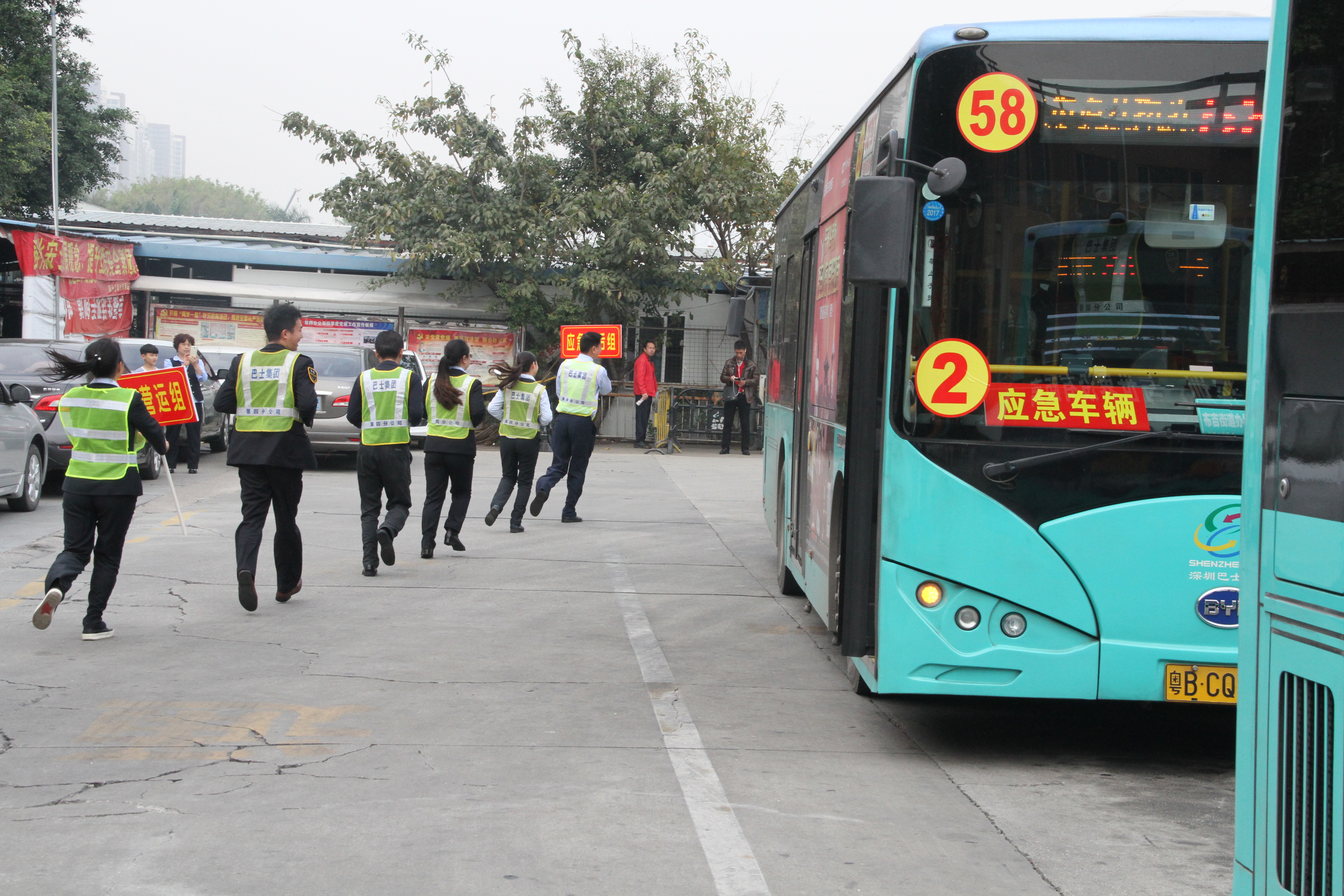 107台公交大巴全力保障西站安全营运