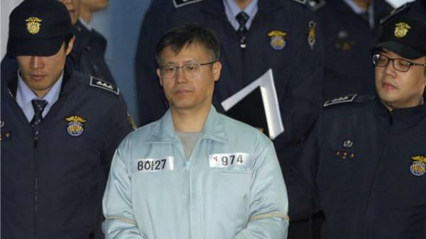 朴槿惠被曝违规用匿名手机 与崔顺实通话