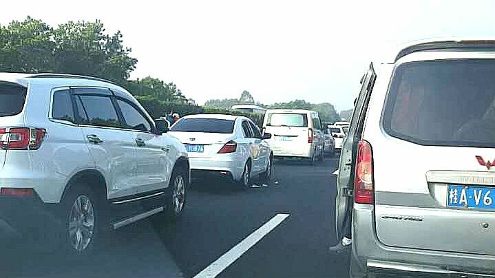 深圳到宜昌1100公里开了30小时!节前高峰到了