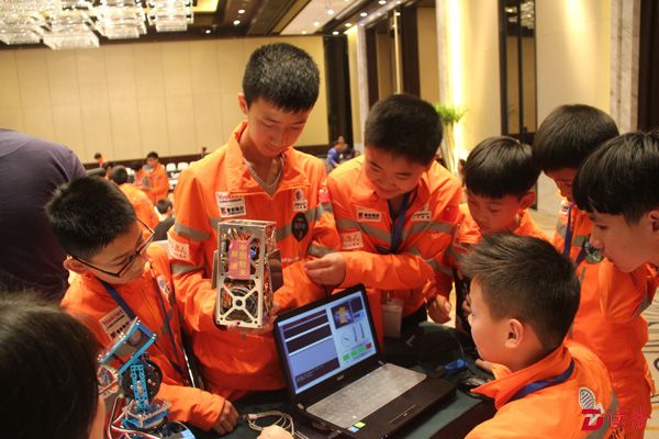 广东两学生参与制造“少年星”将发射升空