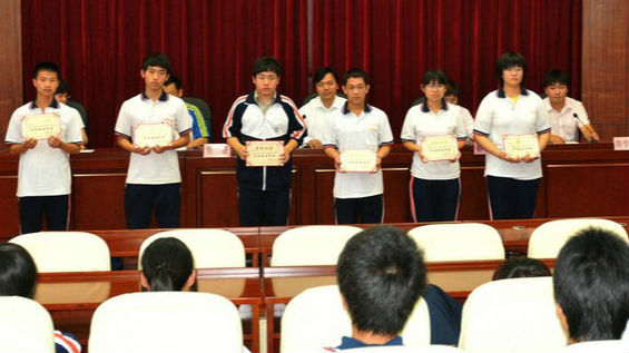 拿个助学金比穷比惨？教育部发出“禁令”