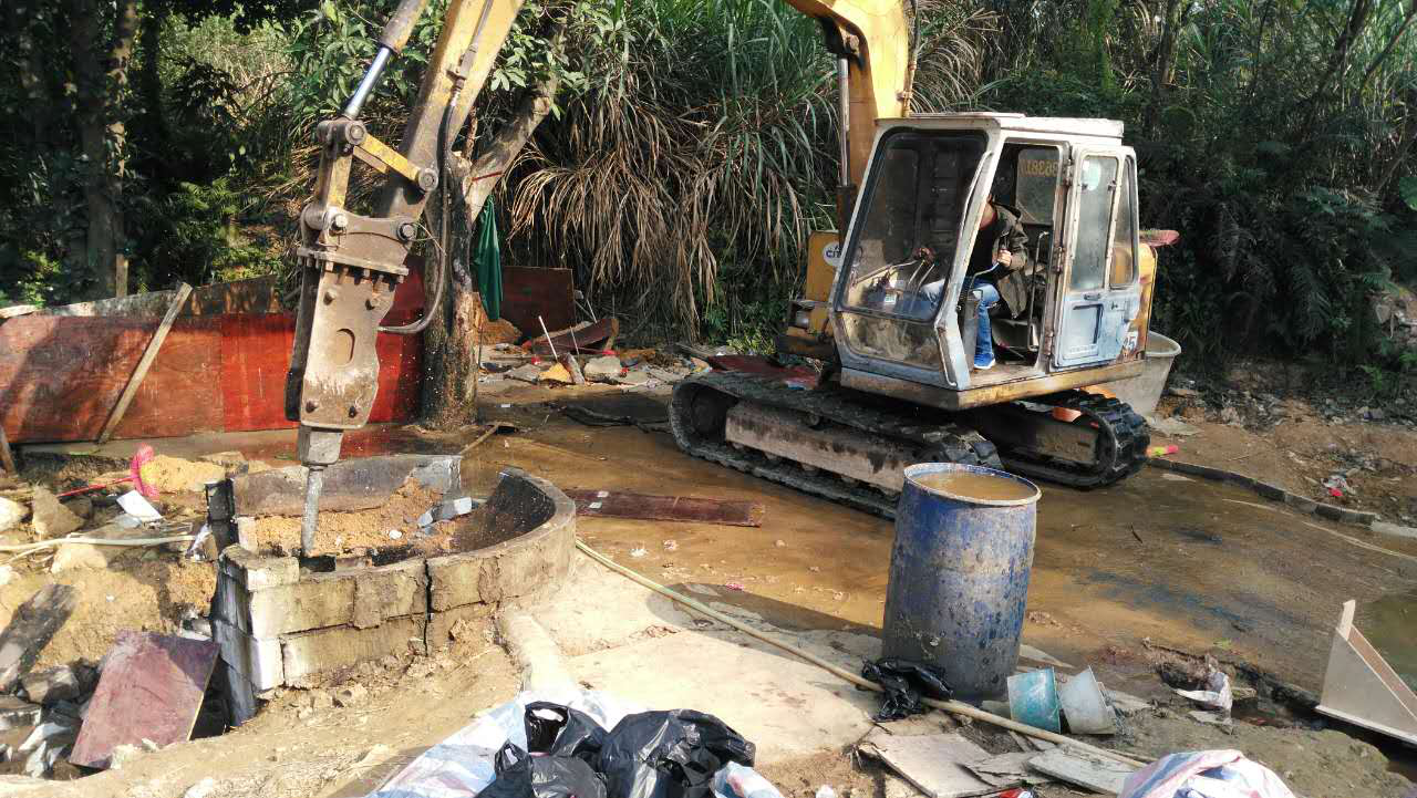 宝龙街道执法队夜间蹲守 捣毁一新增私宰窝点