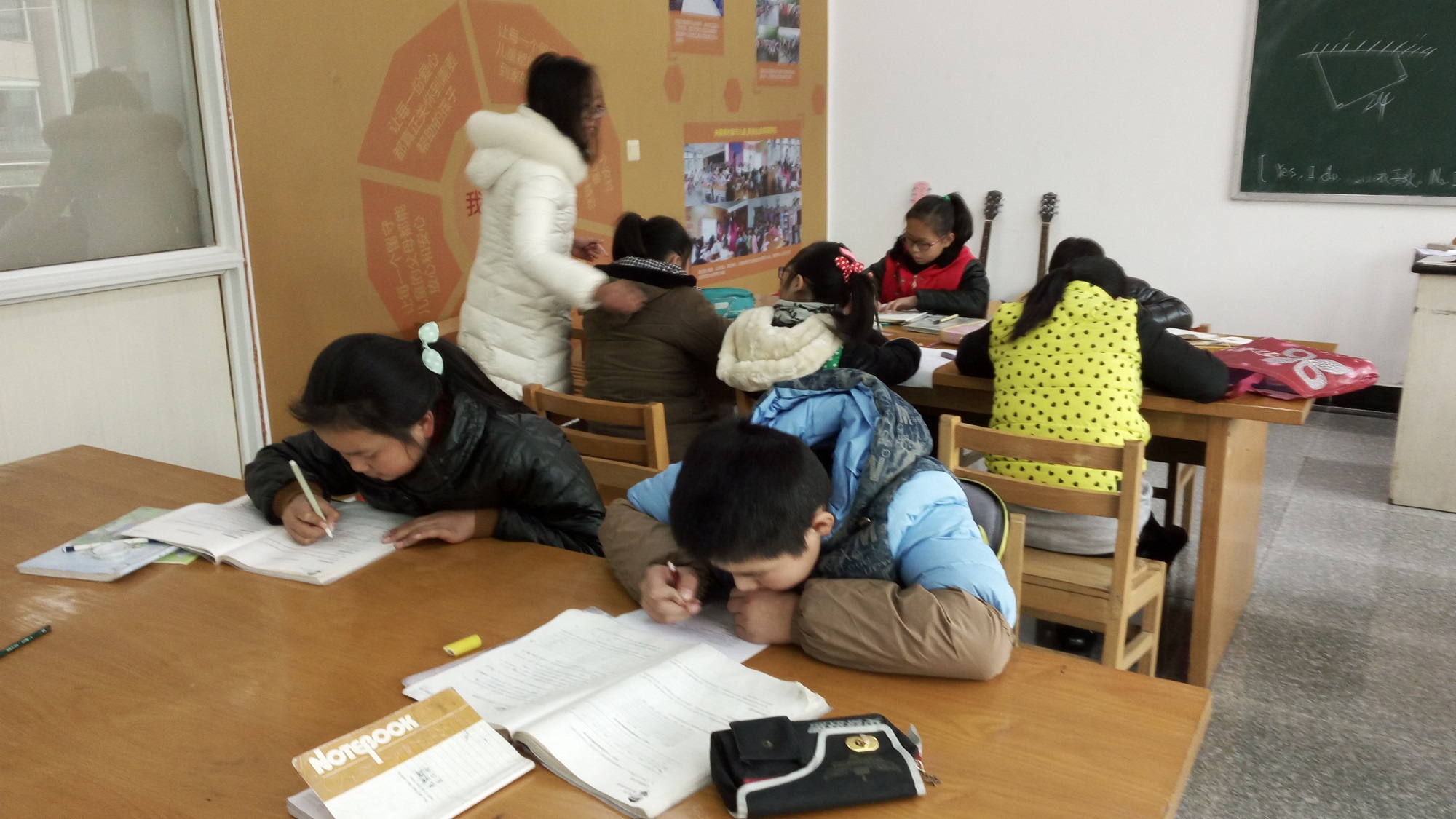 幼儿要启蒙小学拼兴趣 寒假到孩子们照样不得闲