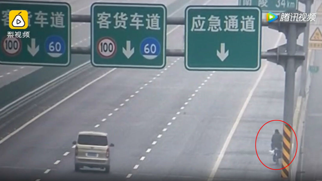 他骑自行车回家 一个月后发现……方向反了