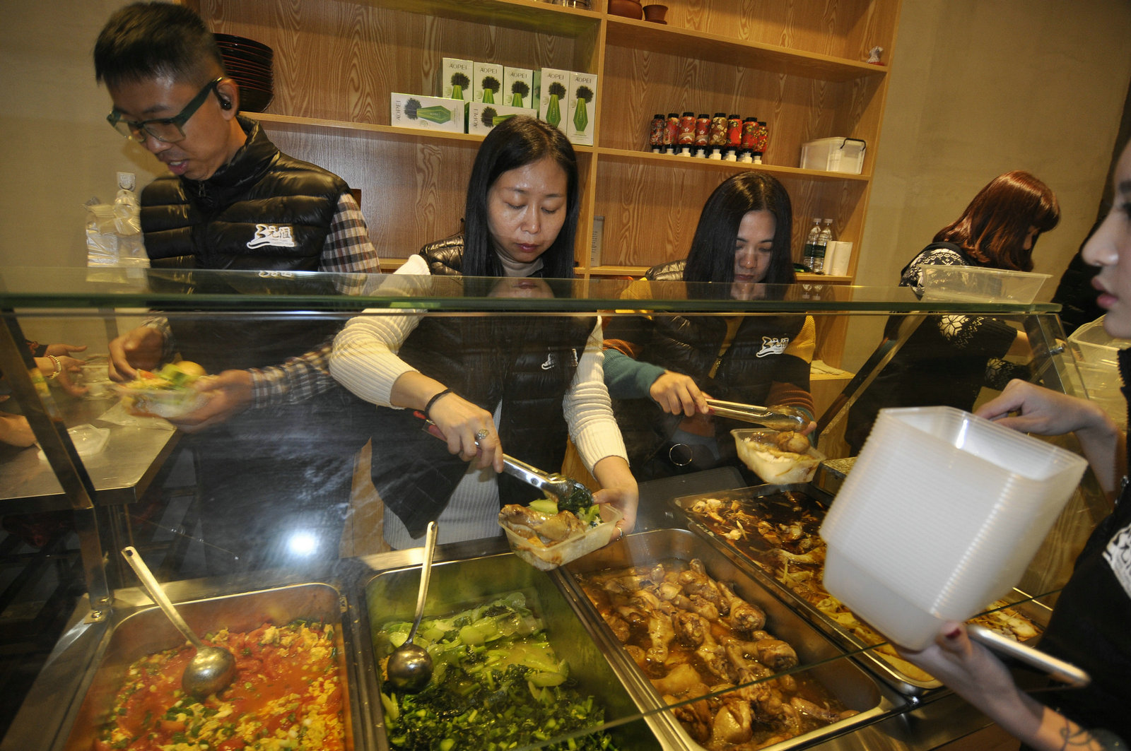 汕头这家饭店春节不打烊 800份年饭免费送