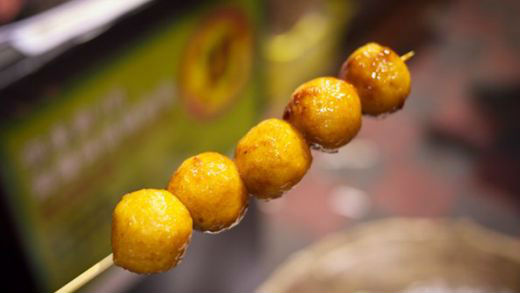 红酒、鱼蛋、姜葱糖——新春里的香港味道