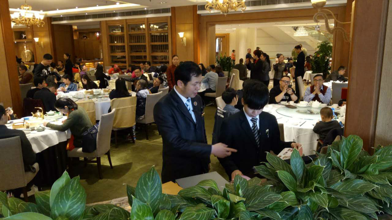 送你一张敬业福！为他人团圆他过完十五再回家