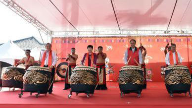 第七届海峡两岸春节民俗庙会在台中开幕