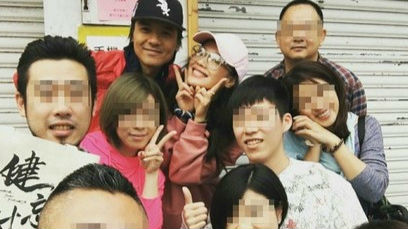 冯德伦陪舒淇回娘家过年 紧紧依偎超甜蜜