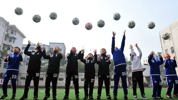 校足办:今年校园足球特色学校争取达2万所