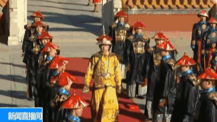 他演了27年皇帝 脱下龙袍在公园门口检票