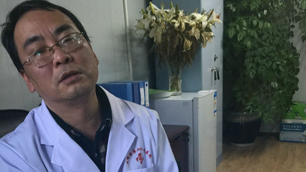 带精神病人转院医生：新医院40亩地可干大事业