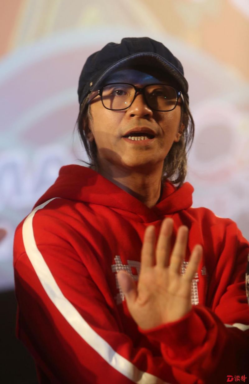 周星驰-与观众打招呼-11