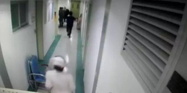 对检查存异议，患儿家长竟掌掴医生！已被行拘