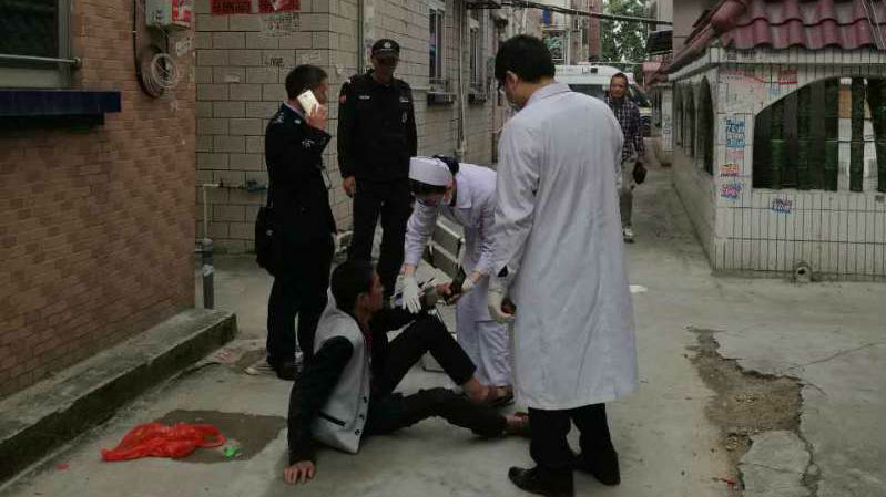 男子突然晕厥倒地 网格员及时伸援手