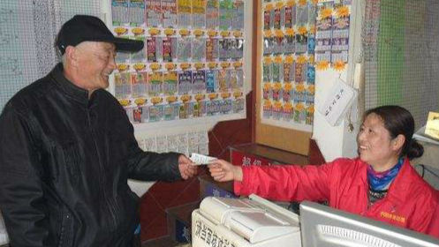 这位老伯厉害了！自编号码斩获500万体彩头奖