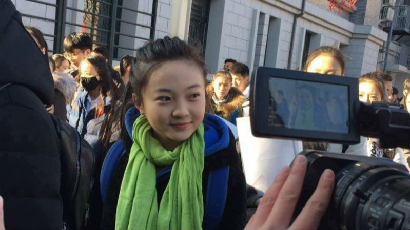 林家有女初长成 林妙可中戏考场被“活捉”