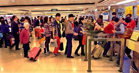 访港旅客人数上升 香港旅游业“回温”后的深思