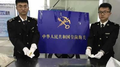 腰带内藏700余克黄金 香港女子入境被查获 