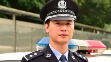 向羽：对犯罪分子手软就是对群众不负责