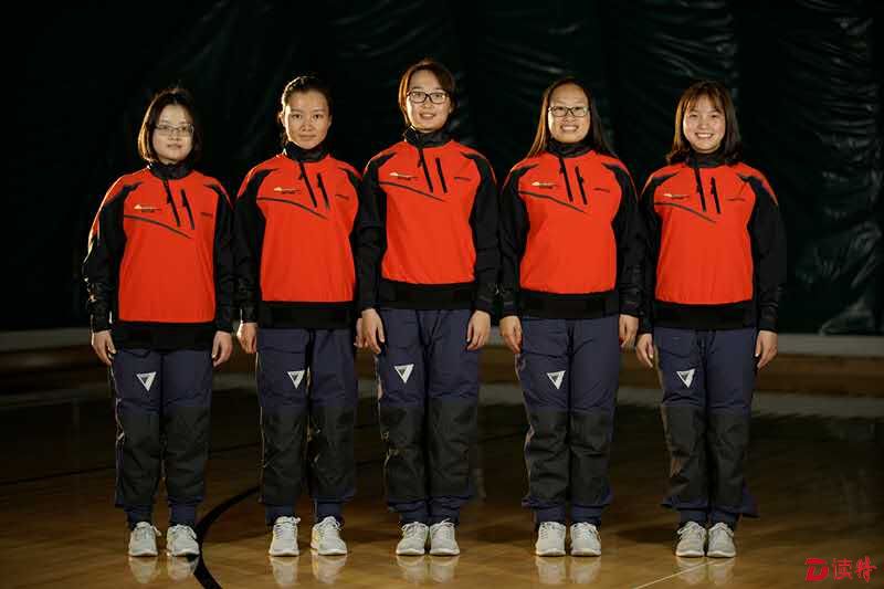 第一批女队划手（左起为：史菁菲、王毓慧、黄莹、胡恺珊、李银）