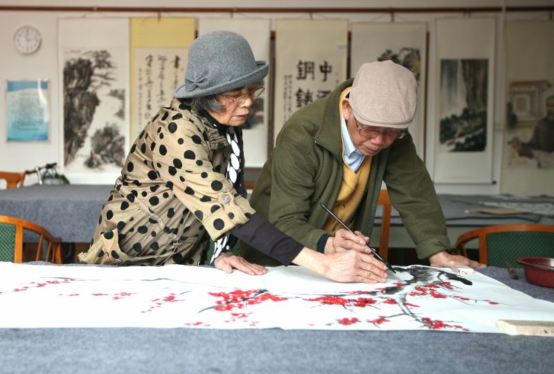 莞城8旬老夫妇：我们牵手再走50年